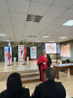 Семья участника СВО Альберта Камалетдиноваиз Буинска подарила второй автомат Калашникова школе, где учится их дочь