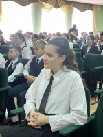 Семья участника СВО Альберта Камалетдиноваиз Буинска подарила второй автомат Калашникова школе, где учится их дочь